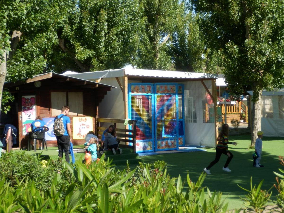 Camping Les Sables Du Midi Hotel Valras-Plage Exterior foto